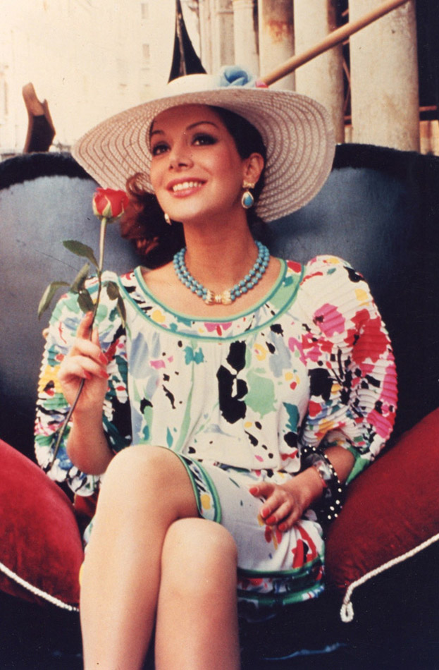Virginia Vallejo en su góndola, Venezia 1984